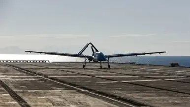 Yerli İHA, Gemide Başarılı İniş Kalkış Denemesi Gerçekleştirdi